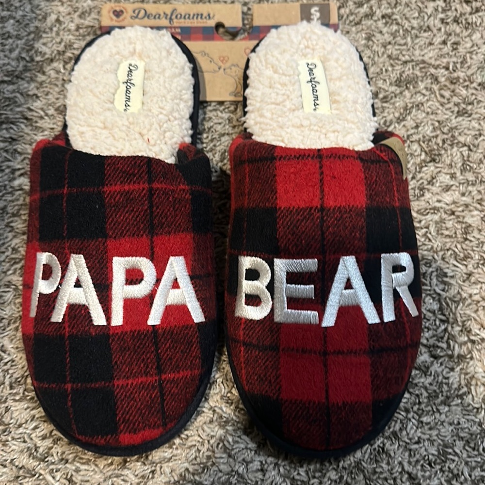 DEARFOAMS LIMITED EDITION PAPA BEAR SLIPPERS:RED/BLACK PLAID:NWT: S (7-8)